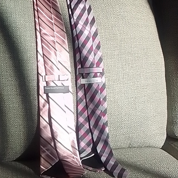 Perry Ellis Ties - Picture 3 of 3